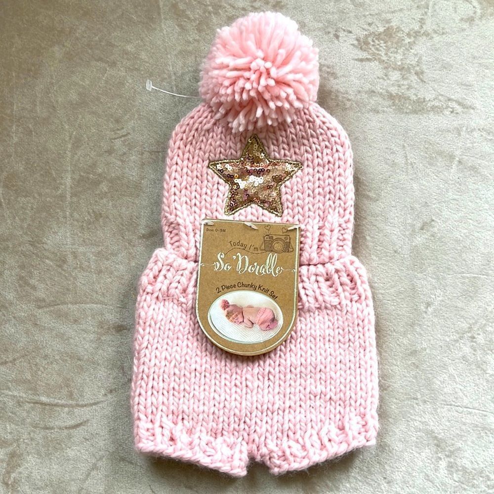 So adorable Chunky Knit Hat & Diaper Ciber Shorts Set NEW